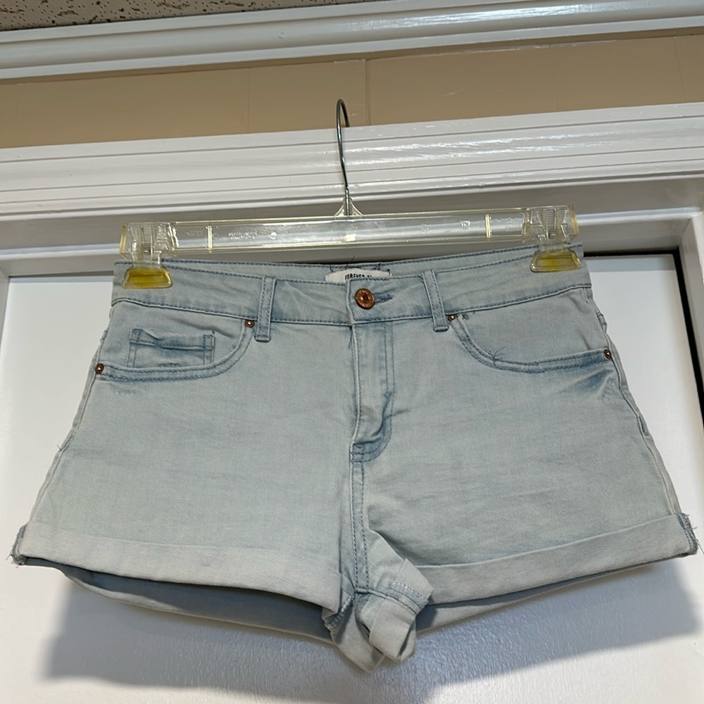 Forever 21 size 28 Jean shorts